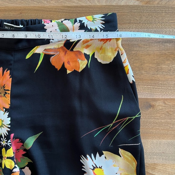 Melanie Lyne flowered pants - Picture 8 of 10